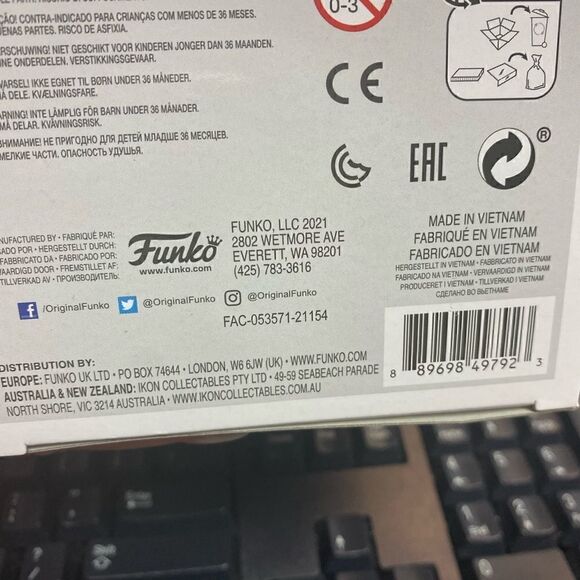 Funko POP! Disney Halloween Collectors Set - Spooky Mickey, Witchy Minnie - Picture 8 of 11